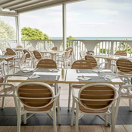 Laguna Hotel 4*