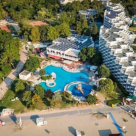 Laguna 4*